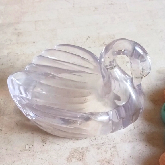 Vintage- Lucite Clear Swan Soap Dish With  Small Soaps, 5 1/2" Long,4" High - Picture 7 of 10